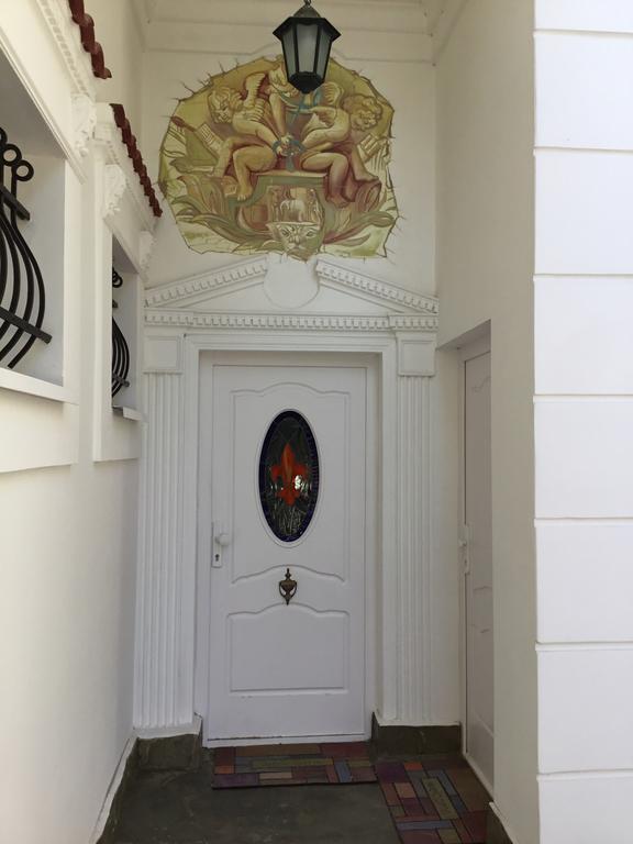 3 Bedroom Private Floor In Luxury Mansion Budapest Exterior photo